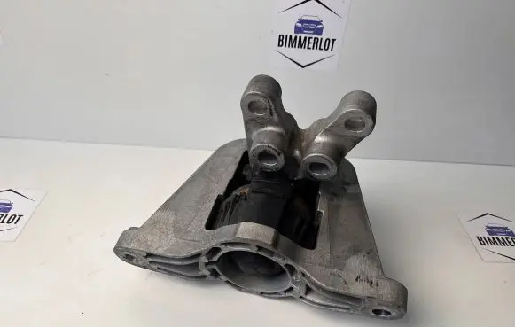 Chrysler Pacifica Engine mount bracket P68224746AC