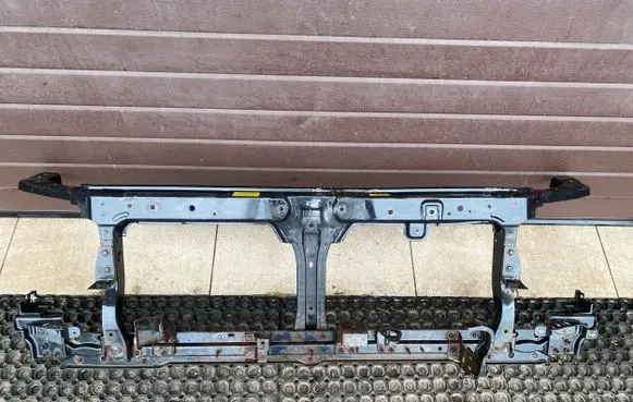 Radiator support slam panel bracket