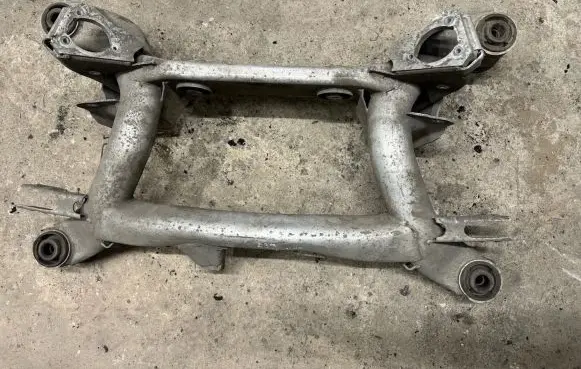 BMW 5 E39 Rear subframe 281588400 161593508