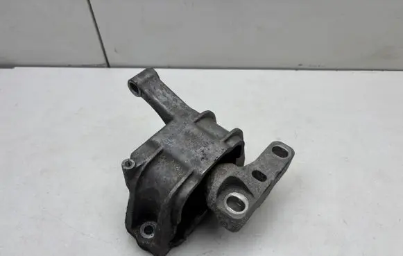 Audi Q3 8U Engine mount bracket 5N0199262G