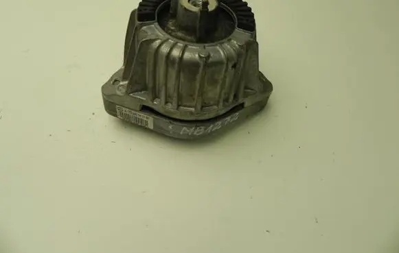 Mercedes-Benz SLK R172 Engine mount bracket A1722401417 MB1272