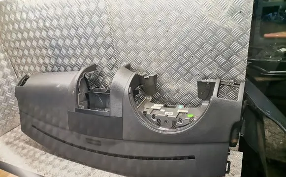 Volkswagen Touareg I Dashboard 7l6857946