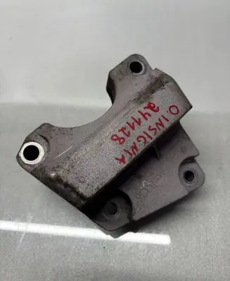Opel Insignia B Engine mounting bracket 84328336