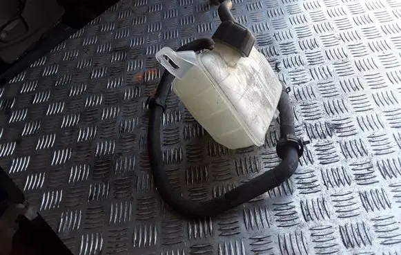 Renault Scenic II - Grand scenic II Coolant expansion tank/reservoir 8200262036