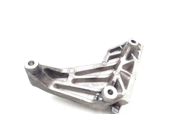 Engine mounting bracket