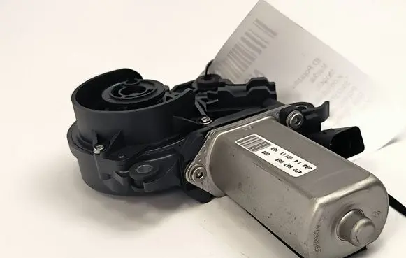 Audi A8 S8 D4 4H Front door soft close latching motor 4F0837059
