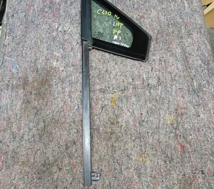Renault Clio IV Front triangle window/glass 802621044R