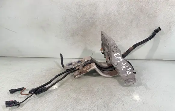 BMW 5 E60 E61 Tailgate/trunk/boot hinge 7061383