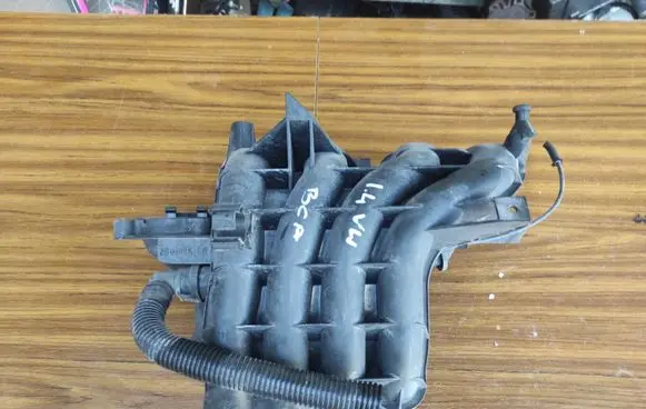 Volkswagen Golf IV Intake manifold 036129711dr