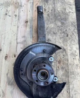 Volvo XC90 Front wheel hub spindle knuckle 32298140