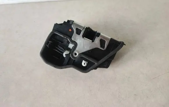 BMW 4 F36 Gran coupe Rear door lock 7202145