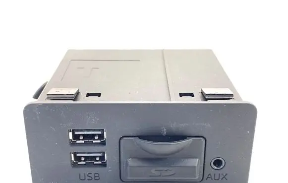 Mazda 3 II USB socket connector BHP1669U0