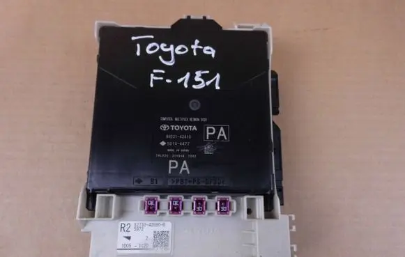 Toyota RAV 4 (XA50) Central body control module 8922142410 8273042890B