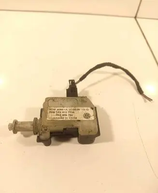 Volkswagen Jetta V Fuel tank cap lock motor 1K5810773A 1K5959782