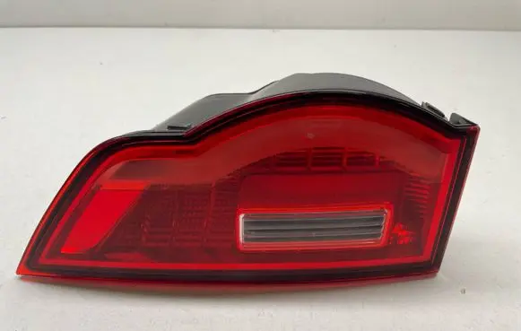 Jaguar F-Pace Tailgate rear/tail lights HK8315K27 HK8315K273AA