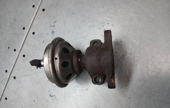 Audi A6 S6 C5 4B EGR valve 028131501E