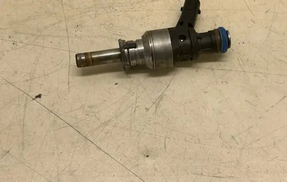 Porsche Cayenne (92A) Fuel injector 106E036K