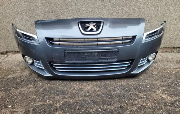 Peugeot 5008 Front bumper 
