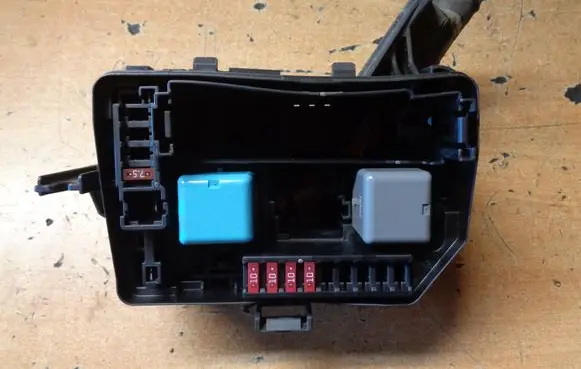 Toyota Yaris Fuse box set 826620D140