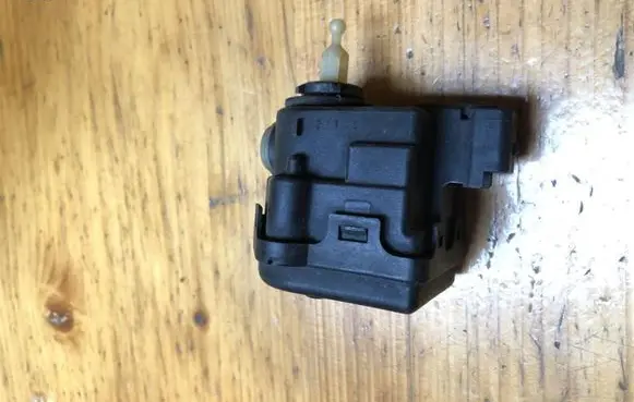 Renault Laguna II Headlight level adjustment motor 8200006664
