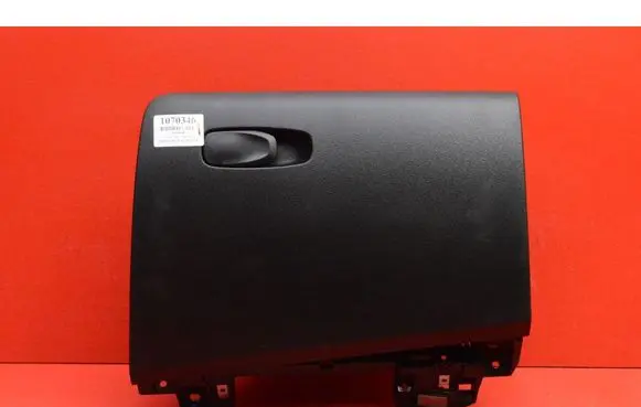 Volvo V60 Glove box 