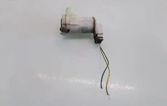 Nissan X-Trail T30 Windscreen/windshield washer pump