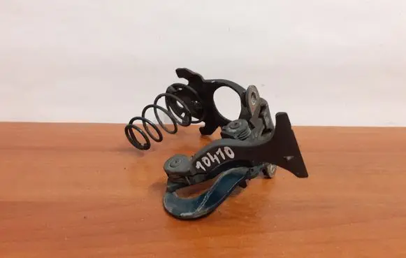 Mercedes-Benz E W210 Engine bonnet (hood) release handle 2108870127 10410