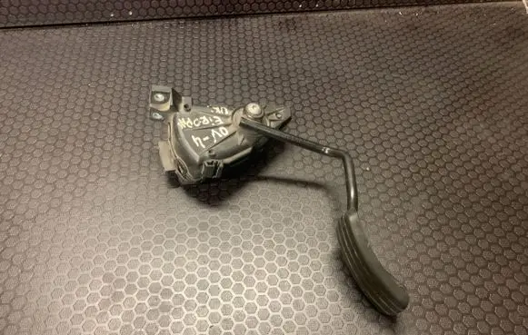 Renault Trafic II (X83) Accelerator throttle pedal 7700313060 6PV00811914
