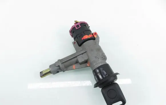 Audi 80 90 S2 B4 Ignition lock 8A0905851C