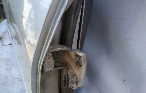 Mitsubishi Space Star Rear door lower hinge