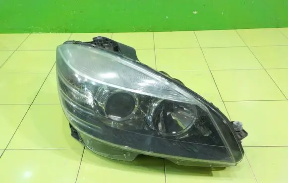 Mercedes-Benz CLC CL203 Headlight/headlamp PRZOD
