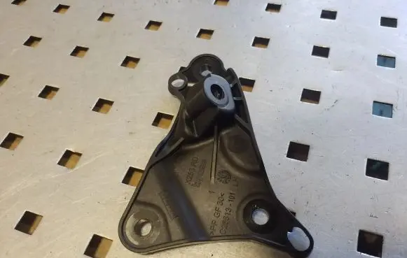 Rear door exterior handle/bracket
