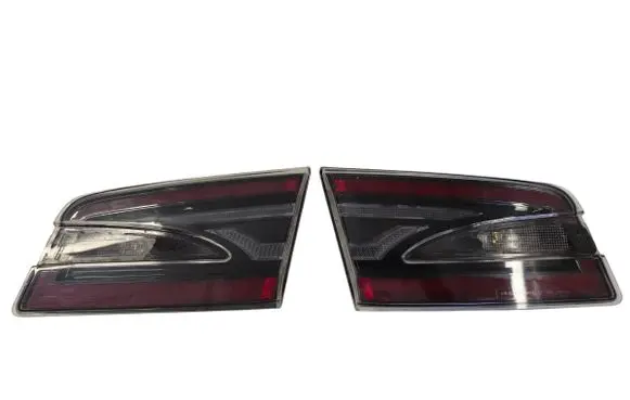 Tesla Model S Tailgate rear/tail lights 600592200E T19K1420680 00134113180000
