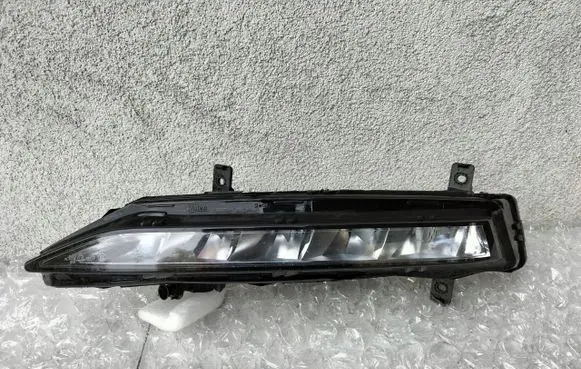 Skoda Superb B8 (3V) Front fog light 3V0941599B