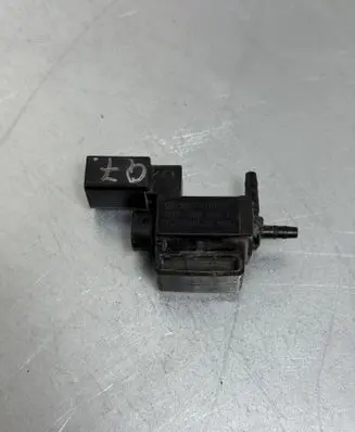 Audi Q7 4M Turbo solenoid valve 037906283C