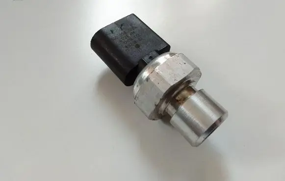 Audi Q2 - Air conditioning (A/C) pressure sensor 5Q0959126A