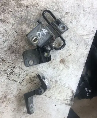 Volkswagen Touran II Front door hinge set 