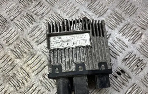 Volkswagen Transporter - Caravelle T5 Fan control module 3B0919506