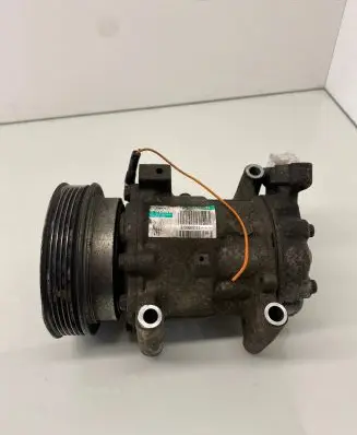 Renault Kangoo I Air conditioning (A/C) compressor (pump) 8200600117 00476812362