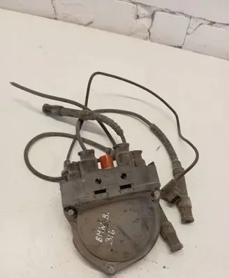 BMW 3 E36 Spark distributor cap 1727371 8002