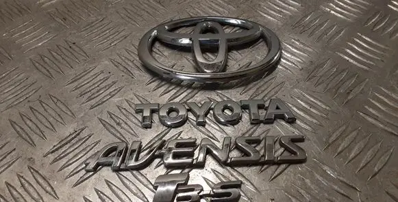 Toyota Avensis T250 Rear loading door model letters 