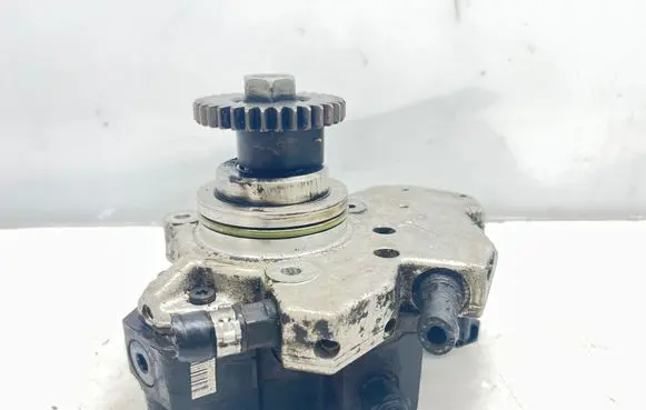 Mercedes-Benz E W211 Fuel injection high pressure pump A6420700401