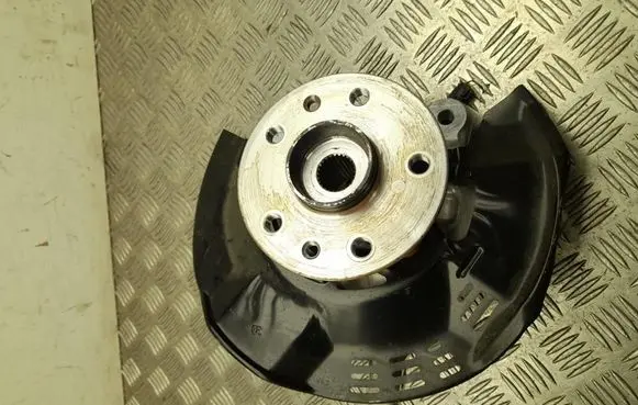 Lexus LBX Front wheel hub