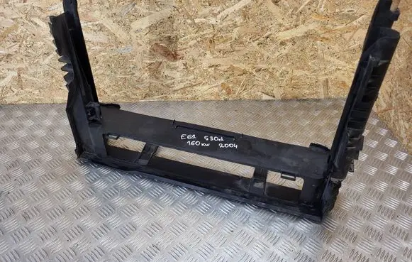 BMW 5 E60 E61 Radiator mount bracket 7788324 778832403