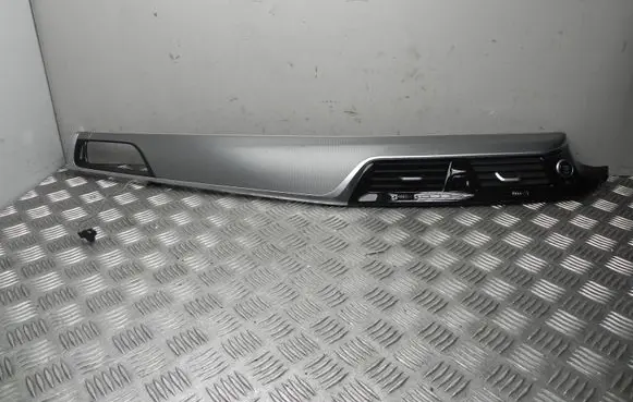 BMW 5 G30 G31 Dash center air vent grill 8070622
