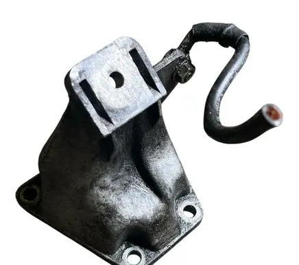 Engine mounting bracket