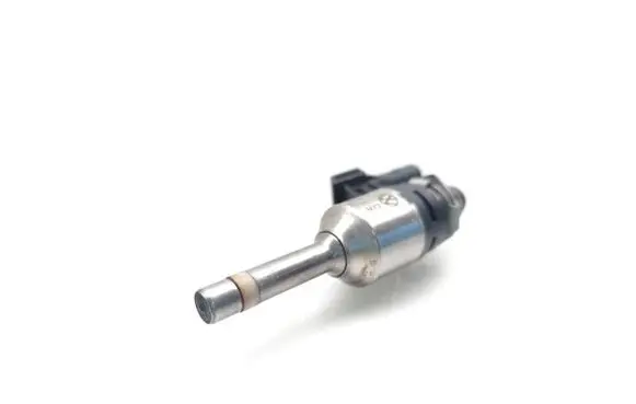 Skoda Fabia Mk2 (5J) Fuel injector 03F906036B