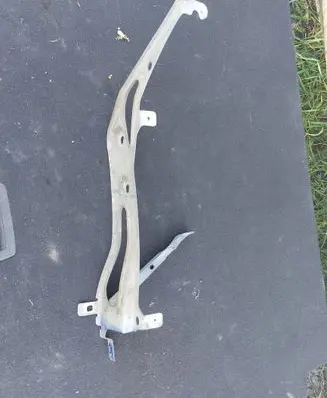 BMW 2 F46 Fender mounting bracket 7297202
