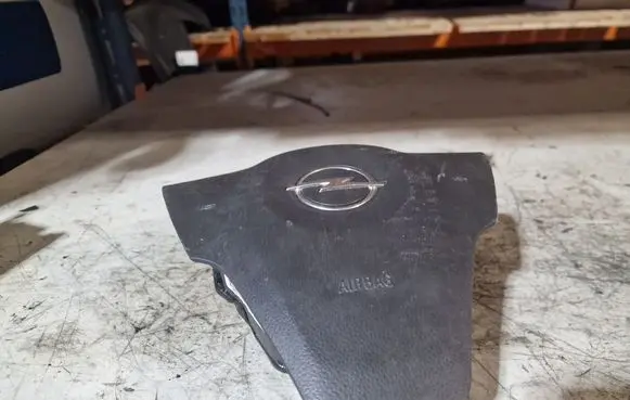 Steering wheel airbag