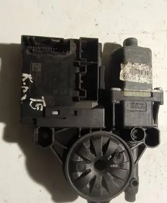 Volkswagen PASSAT B7 Front door window regulator motor 3C0959793C